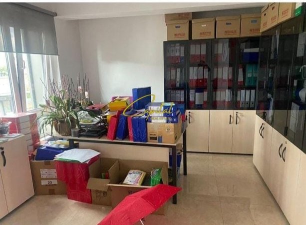 Tirane, jepet me qera ambjent biznesi Kati 0, 106 m² 1.400 € (QENDER)