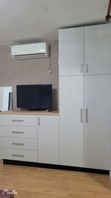 Tirane, jepet me qera apartament 2+1 Kati 3, 72 m² 950 € (Rruga Myslym Shyri perballe pasticeri Someg pallati Euro1)