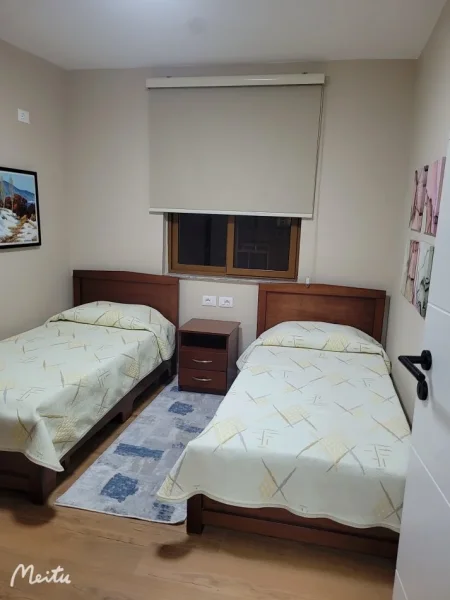 Tirane, jepet me qera apartament 2+1 Kati 3, 72 m² 950 € (Rruga Myslym Shyri perballe pasticeri Someg pallati Euro1)