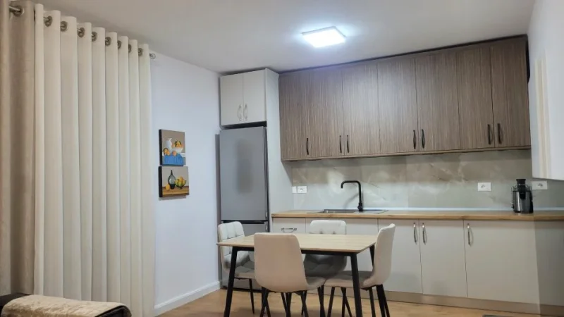 Tirane, jepet me qera apartament 2+1 Kati 3, 72 m² 950 € (Rruga Myslym Shyri perballe pasticeri Someg pallati Euro1)