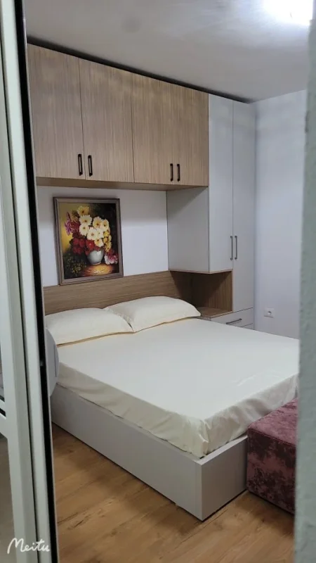 Tirane, jepet me qera apartament 2+1 Kati 3, 72 m² 950 € (Rruga Myslym Shyri perballe pasticeri Someg pallati Euro1)