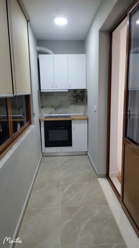 Tirane, jepet me qera apartament 2+1 Kati 3, 72 m² 950 € (Rruga Myslym Shyri perballe pasticeri Someg pallati Euro1)