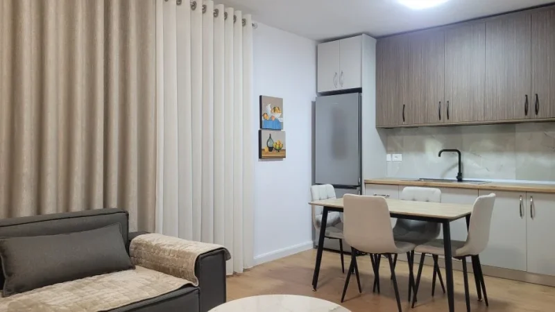 Tirane, jepet me qera apartament 2+1 Kati 3, 72 m² 950 € (Rruga Myslym Shyri perballe pasticeri Someg pallati Euro1)