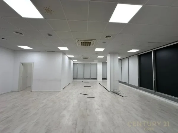 Tirane, jepet me qera zyre Kati 1, 400 m² 7.300 € (blloku)