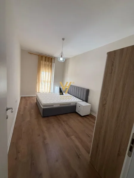 Tirane, jepet me qera apartament 1+1+Ballkon Kati 4, 70 m² 520 € (5 MAJI)