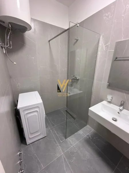 Tirane, jepet me qera apartament 1+1+Ballkon Kati 4, 70 m² 520 € (5 MAJI)