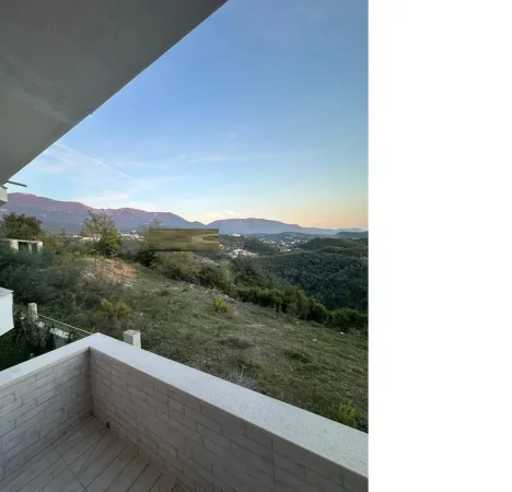 Tirane, jepet me qera apartament 2+1 Kati 1, 96 m² 500 € (vilat e arabit)