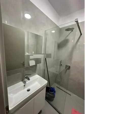 Tirane, jepet me qera apartament 2+1 Kati 1, 96 m² 500 € (vilat e arabit)