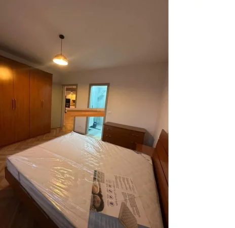 Tirane, jepet me qera apartament 2+1 Kati 1, 96 m² 500 € (vilat e arabit)