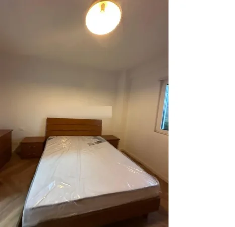 Tirane, jepet me qera apartament 2+1 Kati 1, 96 m² 500 € (vilat e arabit)