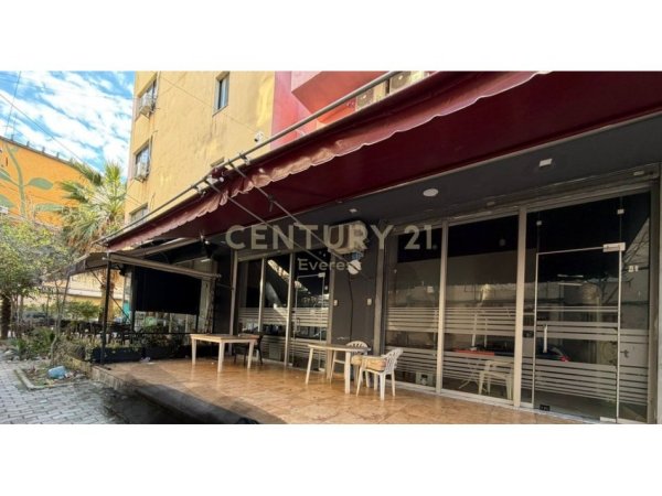 Tirane, jepet me qera bar-kafe Kati 0, 45 m² 500 € (Unaza)