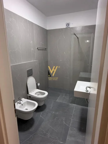 Tirane, jepet me qera apartament 1+1+Ballkon Kati 2, 70 m² 520 € (5 MAJI)