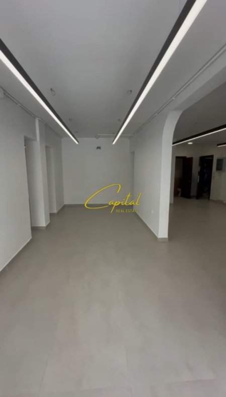 Tirane, jepet me qera ambjent biznesi Kati 0, 110 m² 1.000 € (BLLOKU)