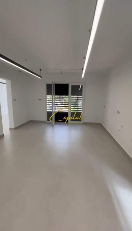 Tirane, jepet me qera ambjent biznesi Kati 0, 110 m² 1.000 € (BLLOKU)