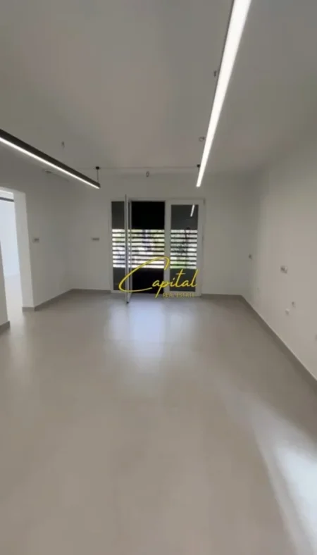 Tirane, jepet me qera ambjent biznesi Kati 0, 110 m² 1.000 € (BLLOKU)