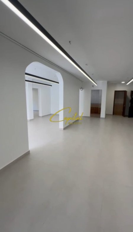 Tirane, jepet me qera ambjent biznesi Kati 0, 110 m² 1.000 € (BLLOKU)