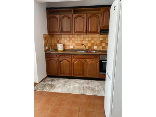 Tirane, jepet me qera apartament 2+1 Kati 3, 82 m² 600 € (pranë Xhamisë së Tabakëve)