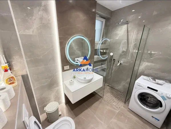 Tirane, jepet me qera apartament 2+1+Ballkon Kati 4, 110 m² 1.200 € 