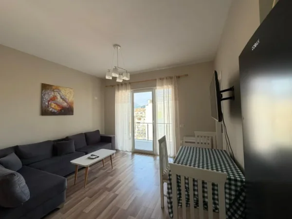 Tirane, jepet me qera apartament 1+1 Kati 5, 55 m² 600 € (Shkolla e Kuqe)