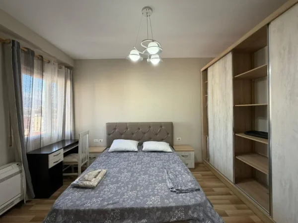 Tirane, jepet me qera apartament 1+1 Kati 5, 55 m² 600 € (Shkolla e Kuqe)