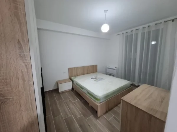Tirane, jepet me qera apartament 2+1 Kati 2, 100 m² 500 € (5 MAJI)
