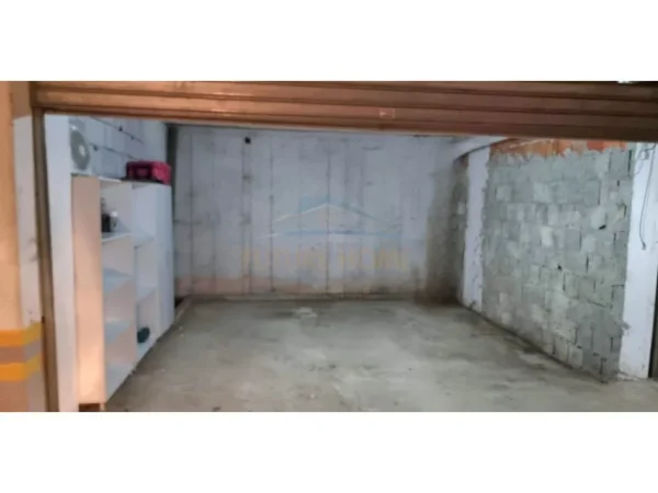 Tirane, shes garazh | post parkimi Kati -1, 42 m² 35.000 € (unaze e re)