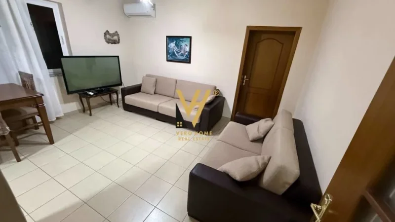 Tirane, jepet me qera apartament 3+1+Ballkon Kati 4, 100 m² 820 € (XHAMIA E TABAKEVE)