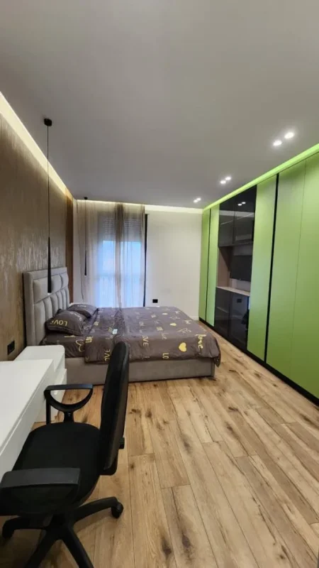 Tirane, jepet me qera apartament 2+1 , 105 m² 1.300 € (Kompleksi Olimpik)