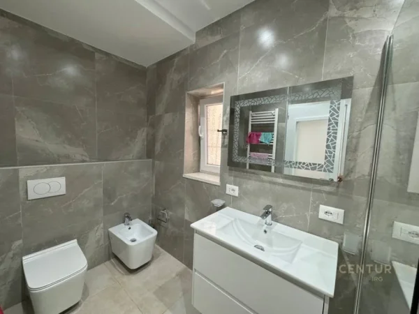 Tirane, jepet me qera apartament 2+1 Kati 2, 75 m² 700 € (bulevardi zogu i pare)