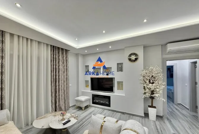 Tirane, jepet me qera apartament 2+1+Ballkon Kati 4, 90 m² 677 € 