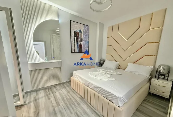 Tirane, jepet me qera apartament 2+1+Ballkon Kati 4, 90 m² 677 € 
