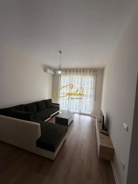 Tirane, jepet me qera apartament 1+1 Kati 4, 70 m² 550 € (5 MAJI)
