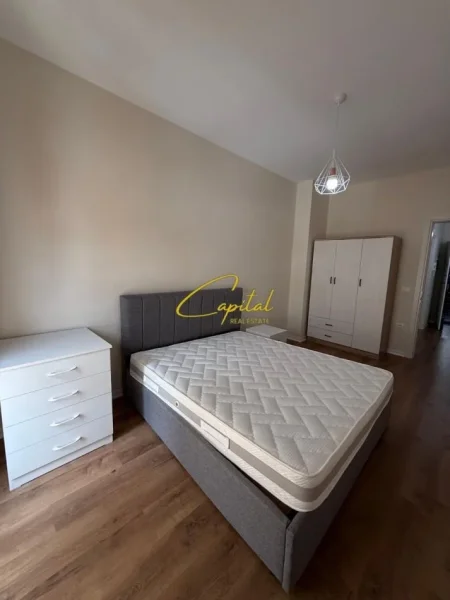 Tirane, jepet me qera apartament 1+1 Kati 4, 70 m² 550 € (5 MAJI)