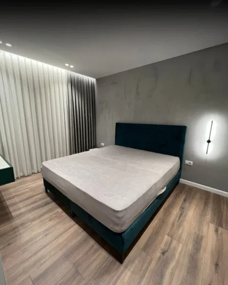 Tirane, jepet me qera apartament 2+1+Ballkon Kati 7, 700 € 