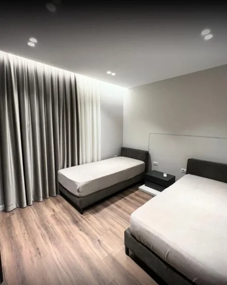 Tirane, jepet me qera apartament 2+1+Ballkon Kati 7, 700 € 