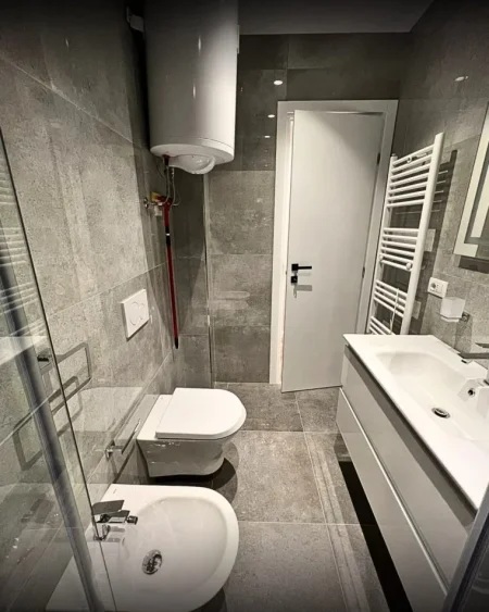 Tirane, jepet me qera apartament 2+1+Ballkon Kati 7, 700 € 