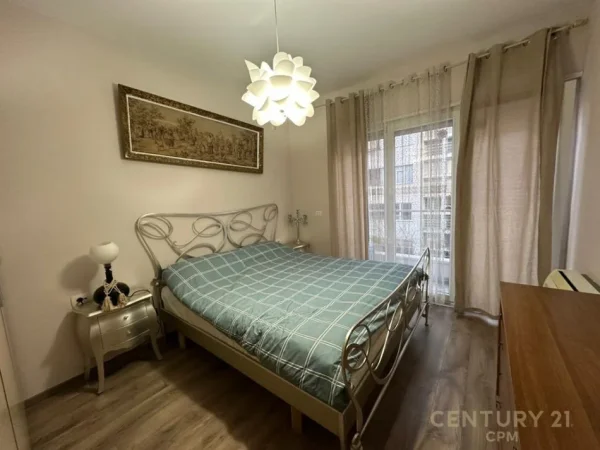 Tirane, jepet me qera apartament 2+1+Ballkon Kati 4, 90 m² 800 € (rruga e kosovareve)