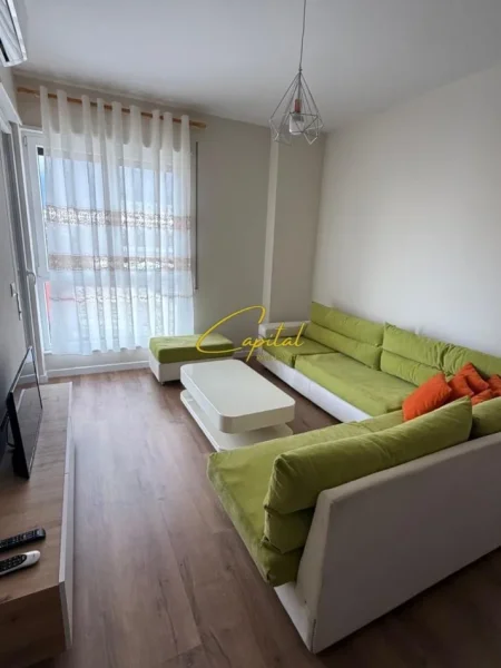 Tirane, jepet me qera apartament 1+1 Kati 2, 70 m² 550 € (5 MAJI)