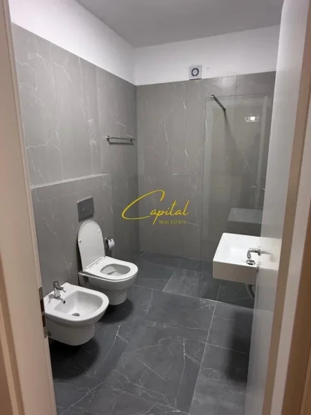 Tirane, jepet me qera apartament 1+1 Kati 2, 70 m² 550 € (5 MAJI)