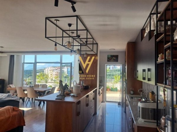 Tirane, jepet me qera zyre Kati 5, 400 m² 2.500 € (LINZE)