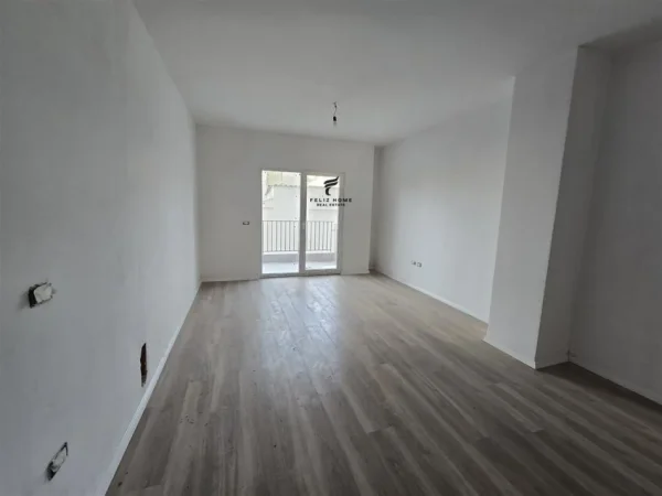 Tirane, shitet apartament 1+1 Kati 1, 74 m² 129.000 € (LAPRAKE)