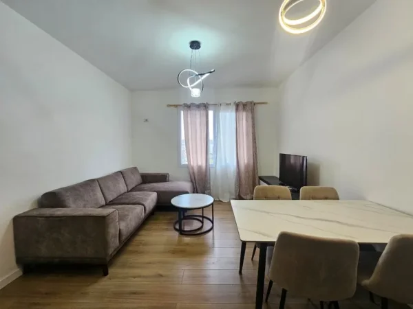 Tirane, jepet me qera apartament 3+1+Ballkon Kati 9, 700 € 