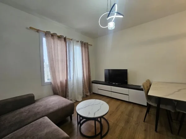 Tirane, jepet me qera apartament 3+1+Ballkon Kati 9, 700 € 