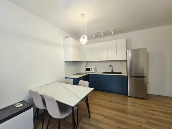 Tirane, jepet me qera apartament 3+1+Ballkon Kati 9, 700 € 