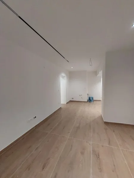 Tirane, jepet me qera ambjent biznesi Kati 0, 50 m² 500 € (Rruga Qemal Stafa)