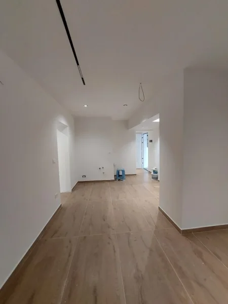 Tirane, jepet me qera ambjent biznesi Kati 0, 50 m² 500 € (Rruga Qemal Stafa)