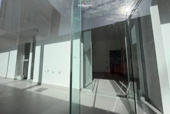 Tirane, jepet me qera zyre Kati 1, 230 m² 3.125 € (Rruga Andon Zako Cajupi)