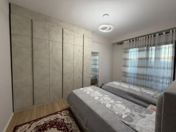 Tirane, jepet me qera apartament Kati 7, 160 m² 1.950 € (Rruga e Kavajes)