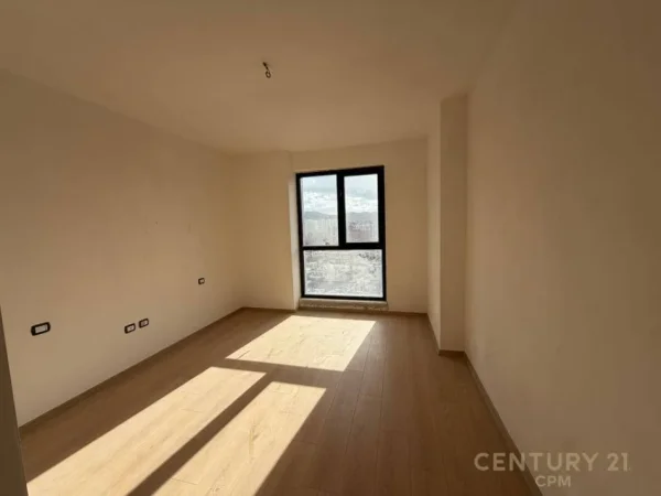 Tirane, shitet apartament 2+1+Ballkon Kati 9, 121 m² 210.000 € (ish fusha e aviacionit.)