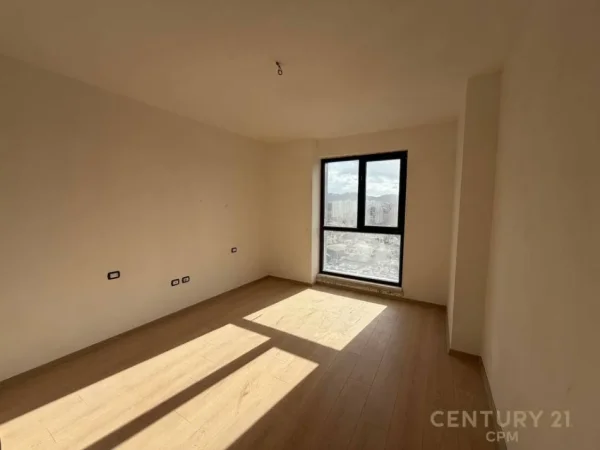 Tirane, shitet apartament 2+1+Ballkon Kati 9, 121 m² 210.000 € (ish fusha e aviacionit.)